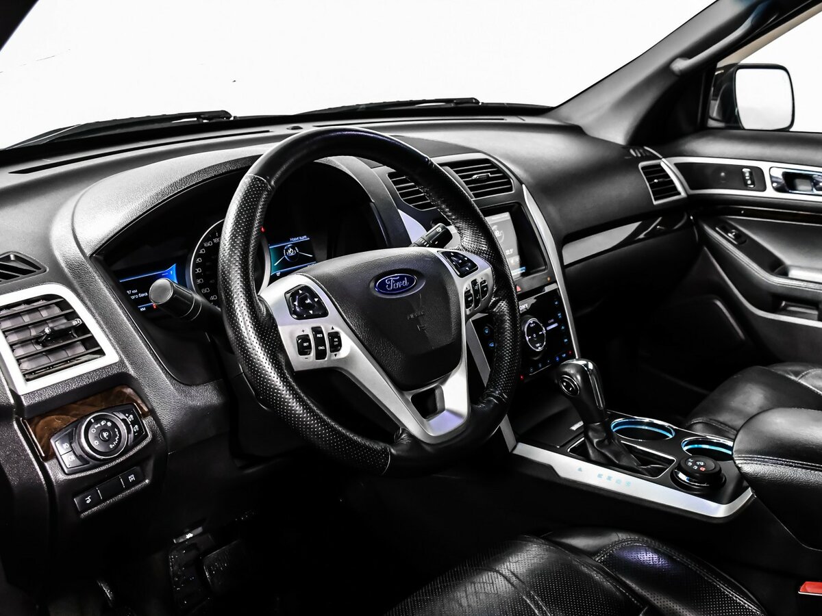 Купить Ford Explorer с пробегом. Фото: #10