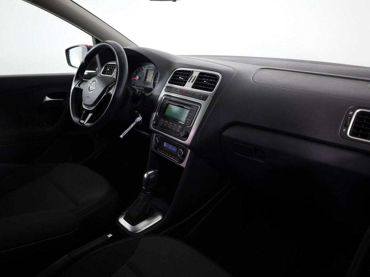 Купить Volkswagen Polo с пробегом. Фото: #17