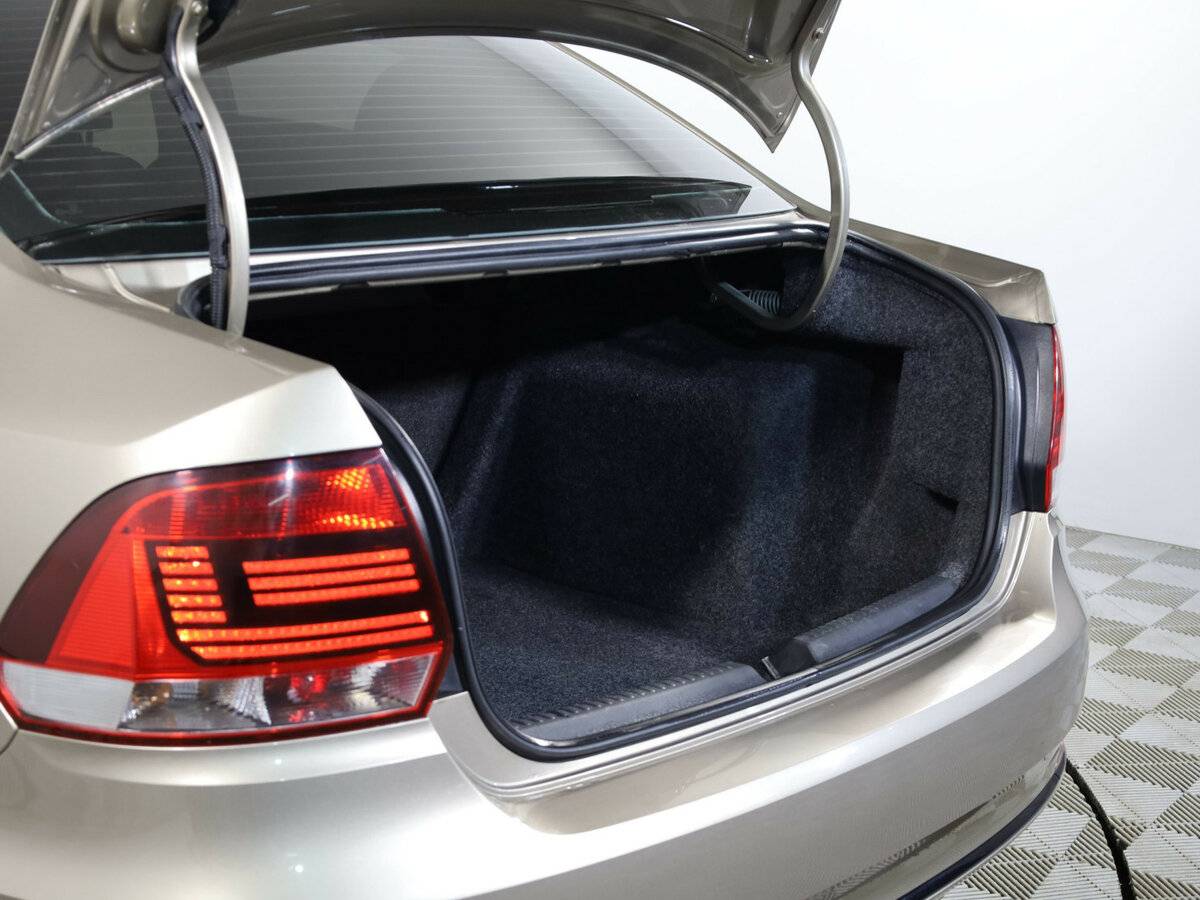 Купить Volkswagen Polo с пробегом. Фото: #18