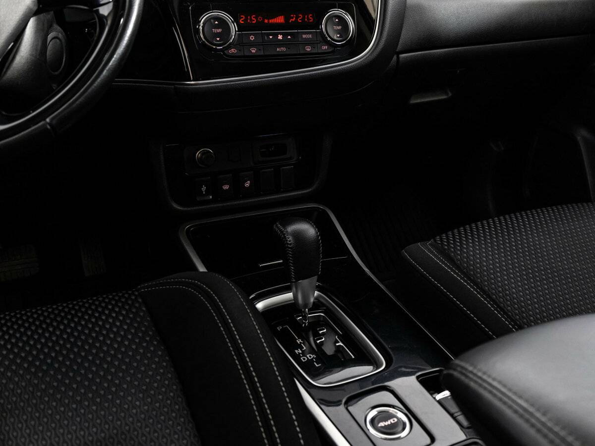 Купить Mitsubishi Outlander с пробегом. Фото: #9