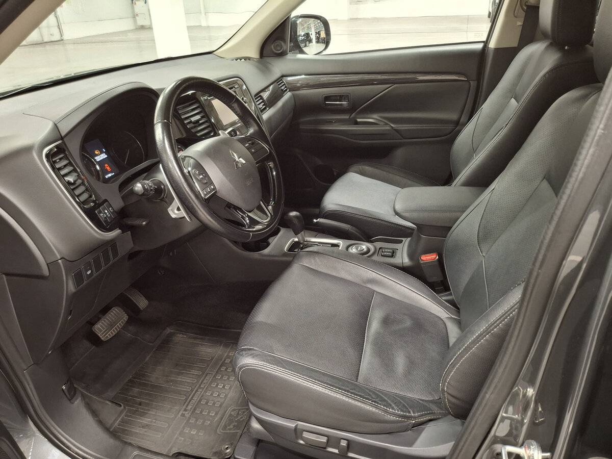 Купить Mitsubishi Outlander с пробегом. Фото: #14