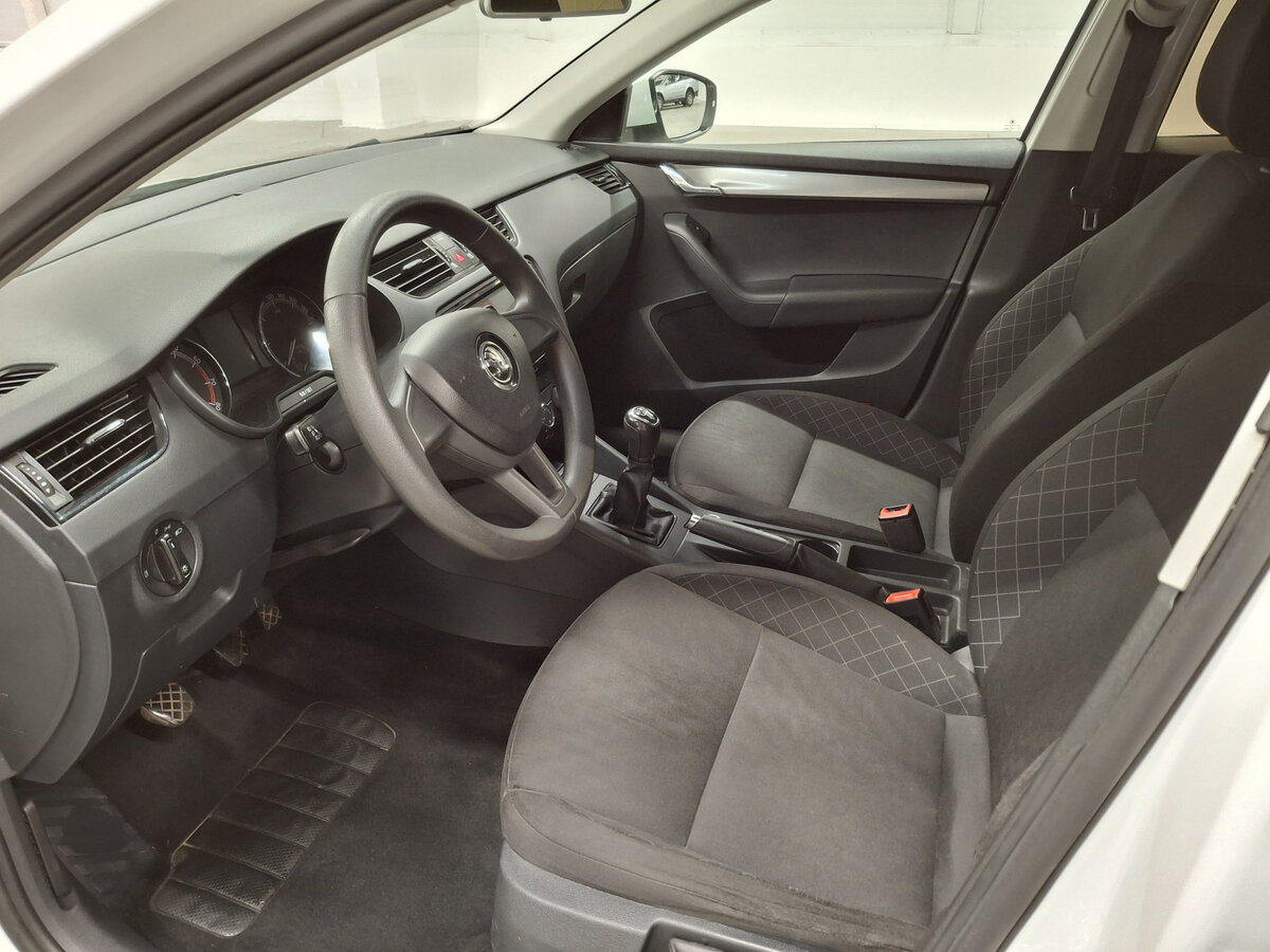 Купить Skoda Octavia с пробегом. Фото: #15