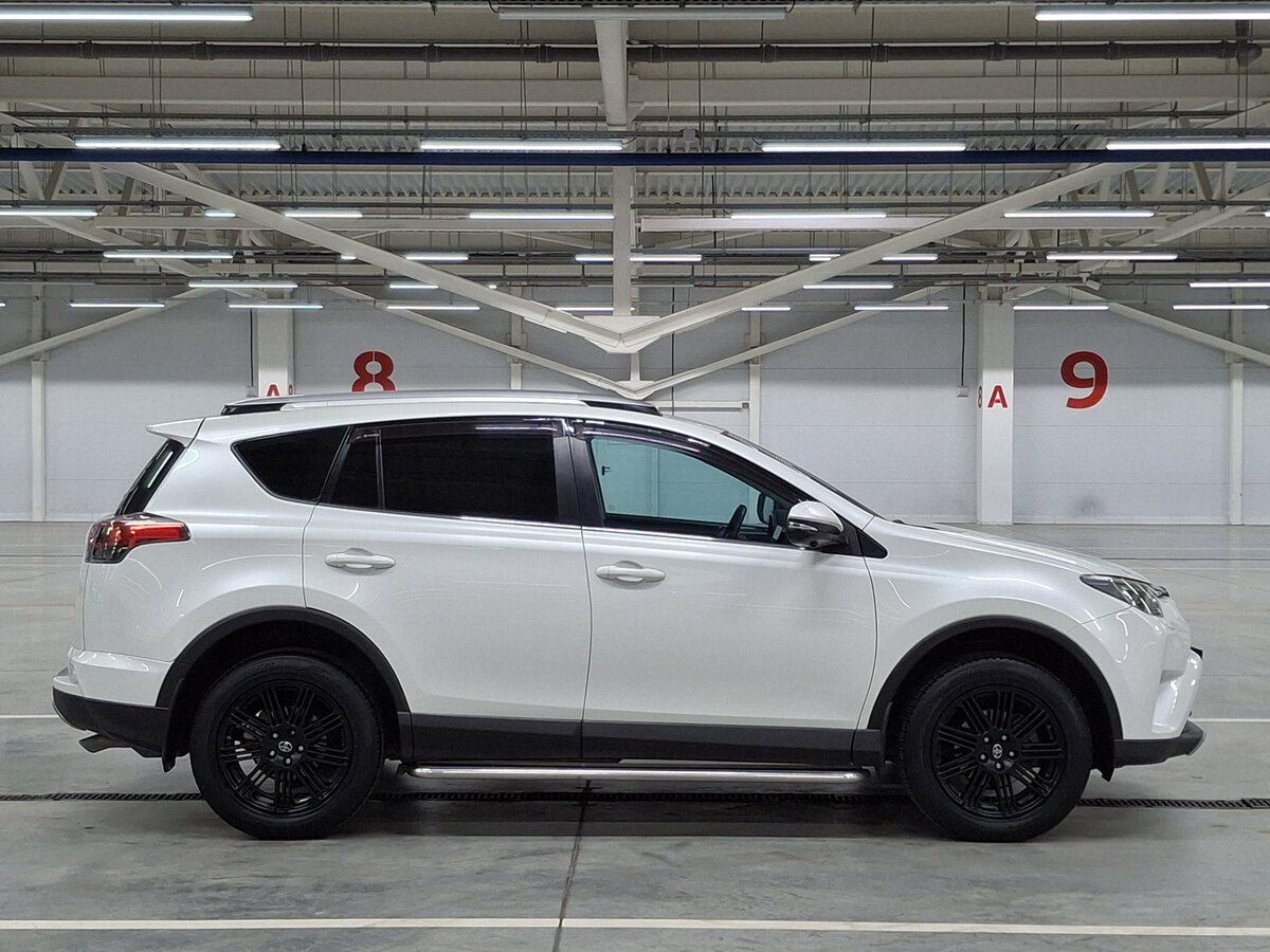 Купить Toyota RAV4 с пробегом. Фото: #3