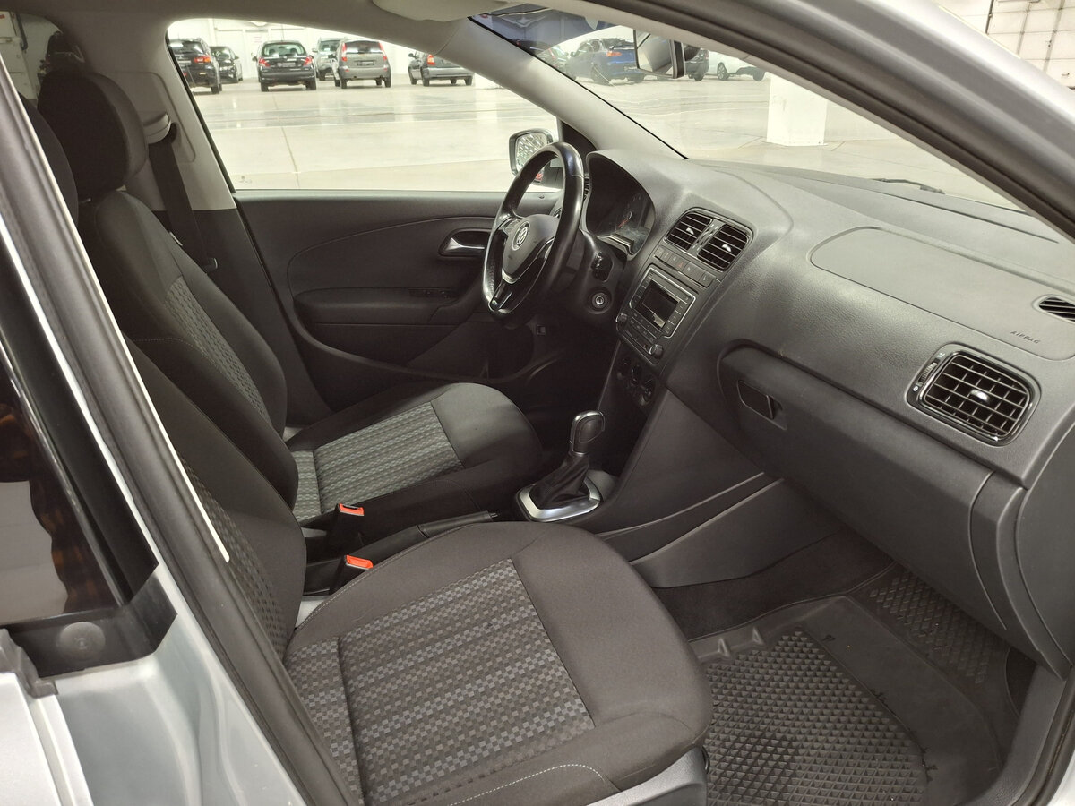 Купить Volkswagen Polo с пробегом. Фото: #10