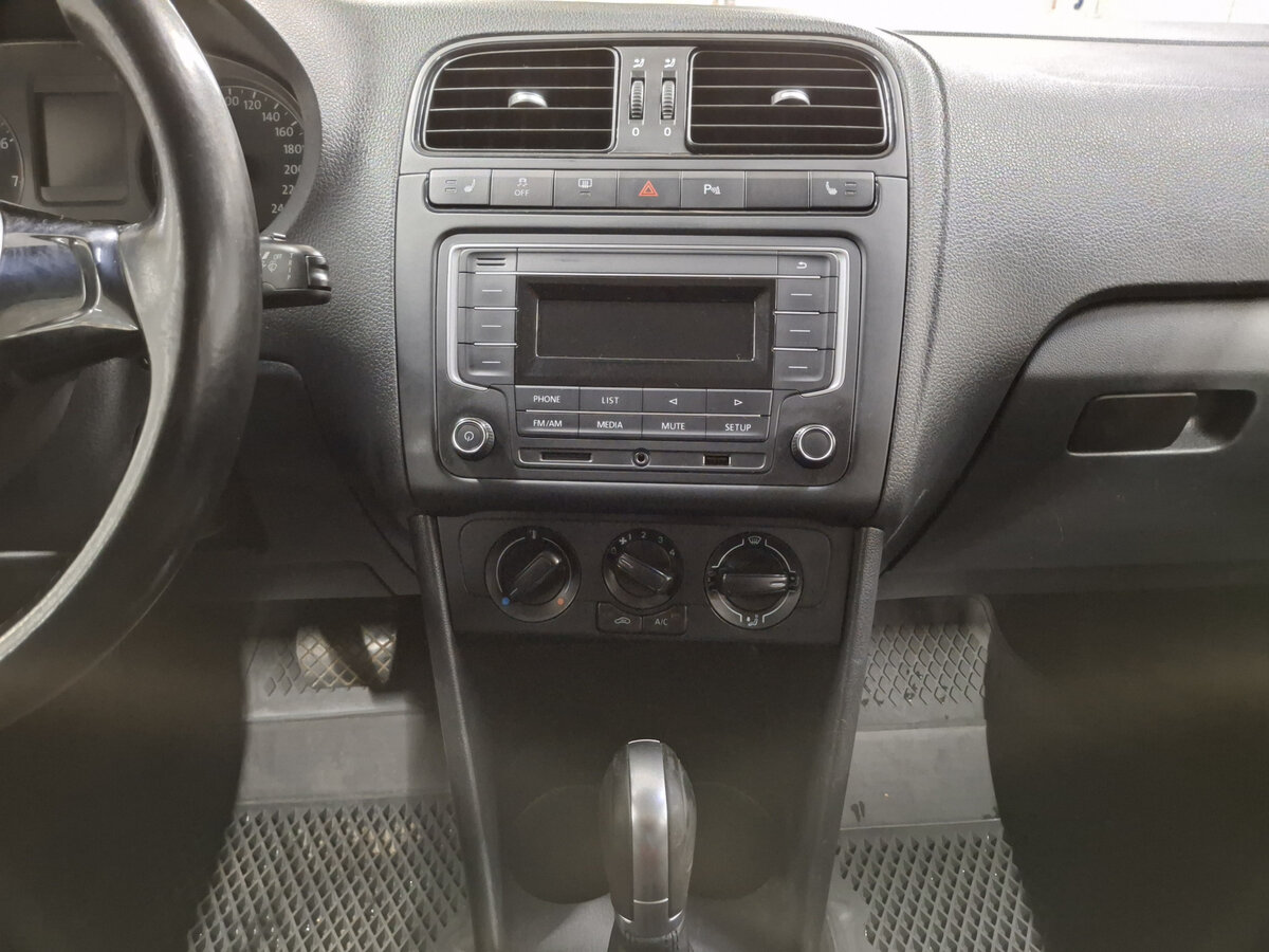 Купить Volkswagen Polo с пробегом. Фото: #14