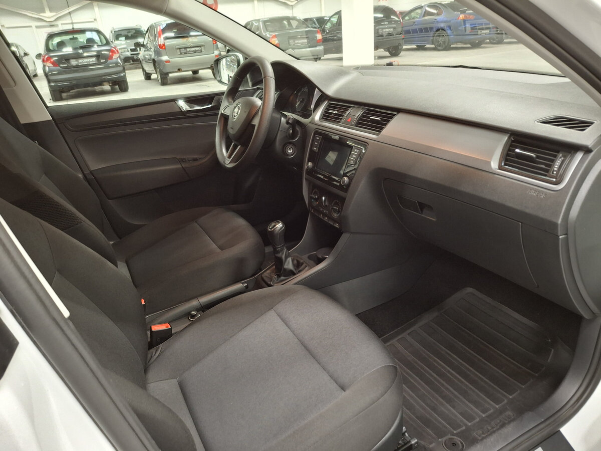 Купить Skoda Rapid с пробегом. Фото: #10