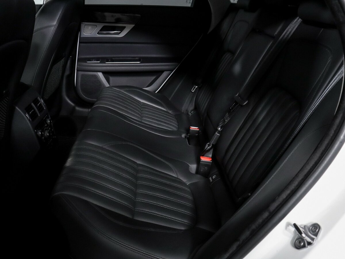 Купить Jaguar XF с пробегом. Фото: #7