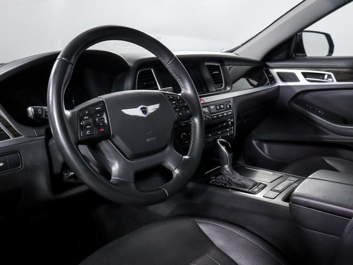 Купить Hyundai Genesis с пробегом. Фото: #10