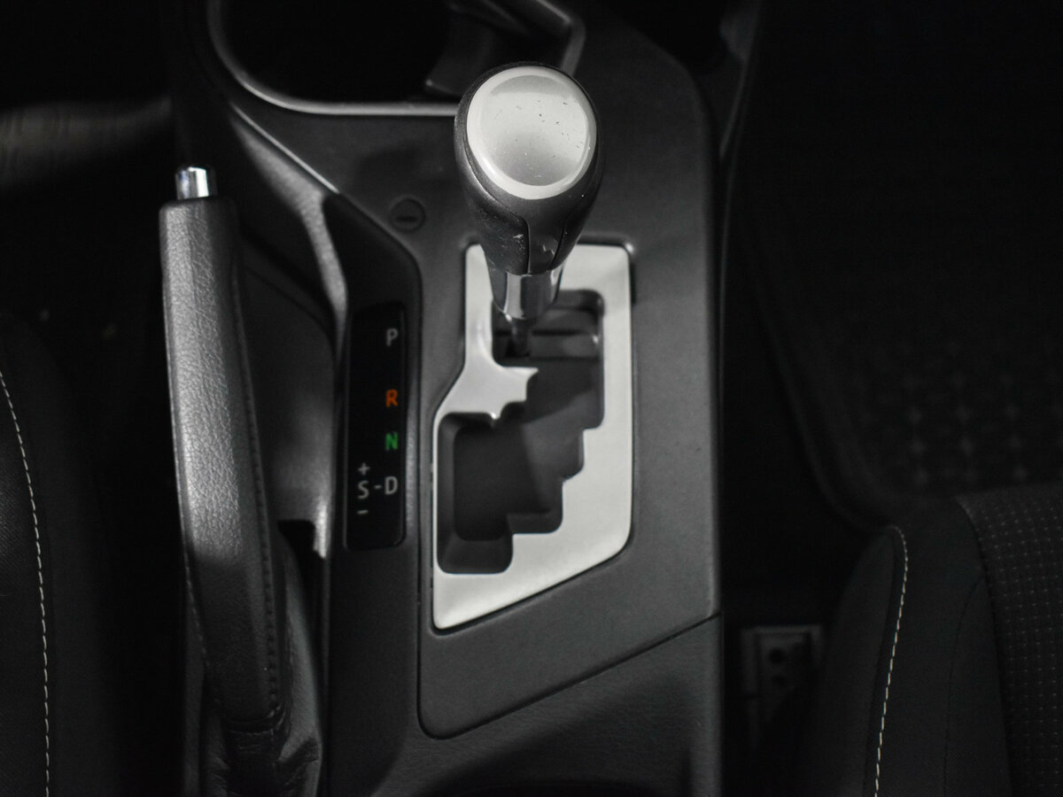 Купить Toyota RAV4 с пробегом. Фото: #8