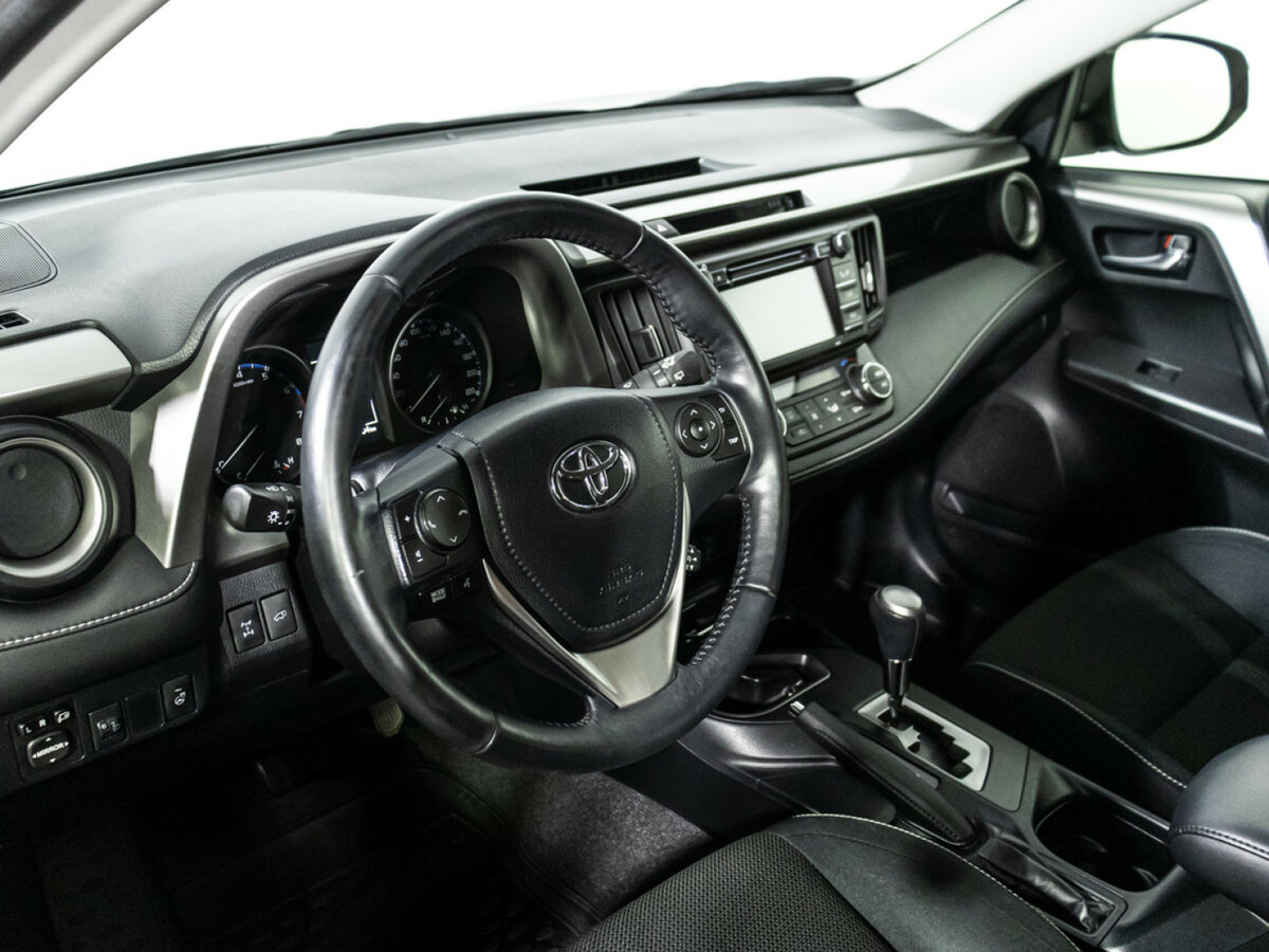 Купить Toyota RAV4 с пробегом. Фото: #10