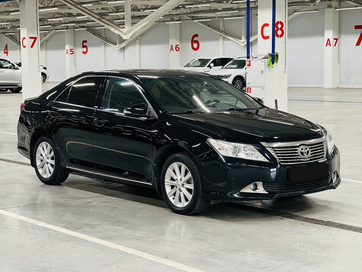 Купить Toyota Camry с пробегом. Фото: #2