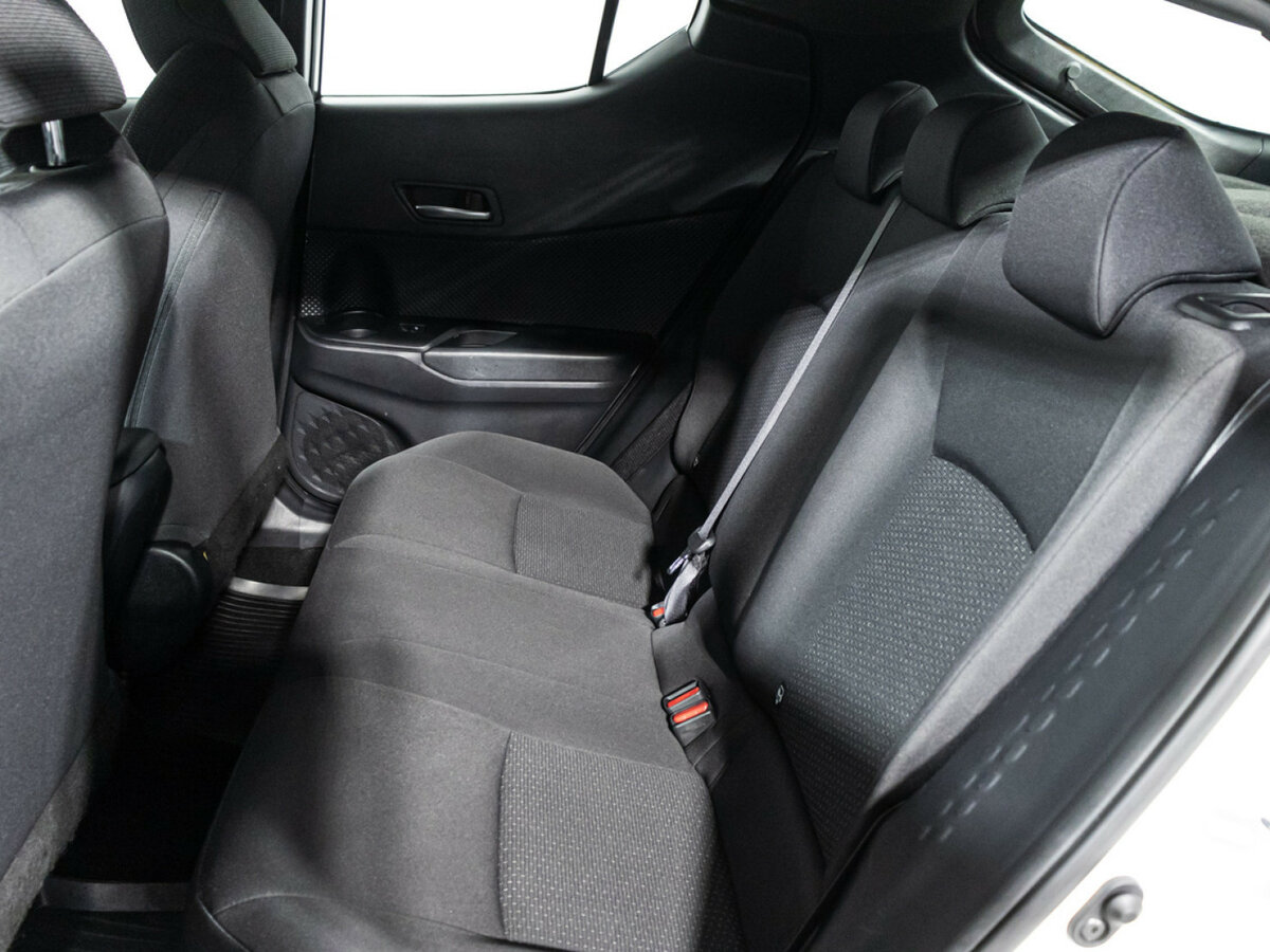 Купить Toyota C-HR с пробегом. Фото: #9