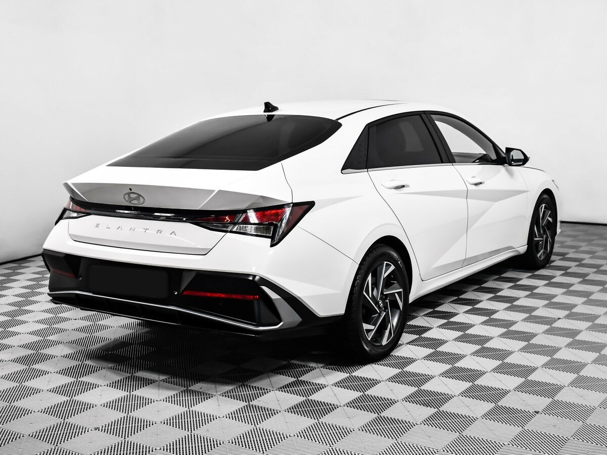 Купить Hyundai Elantra с пробегом. Фото: #4