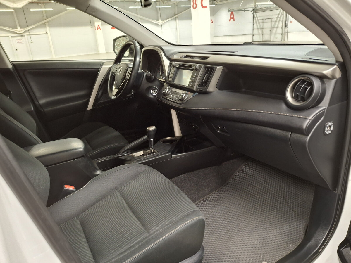 Купить Toyota RAV4 с пробегом. Фото: #10