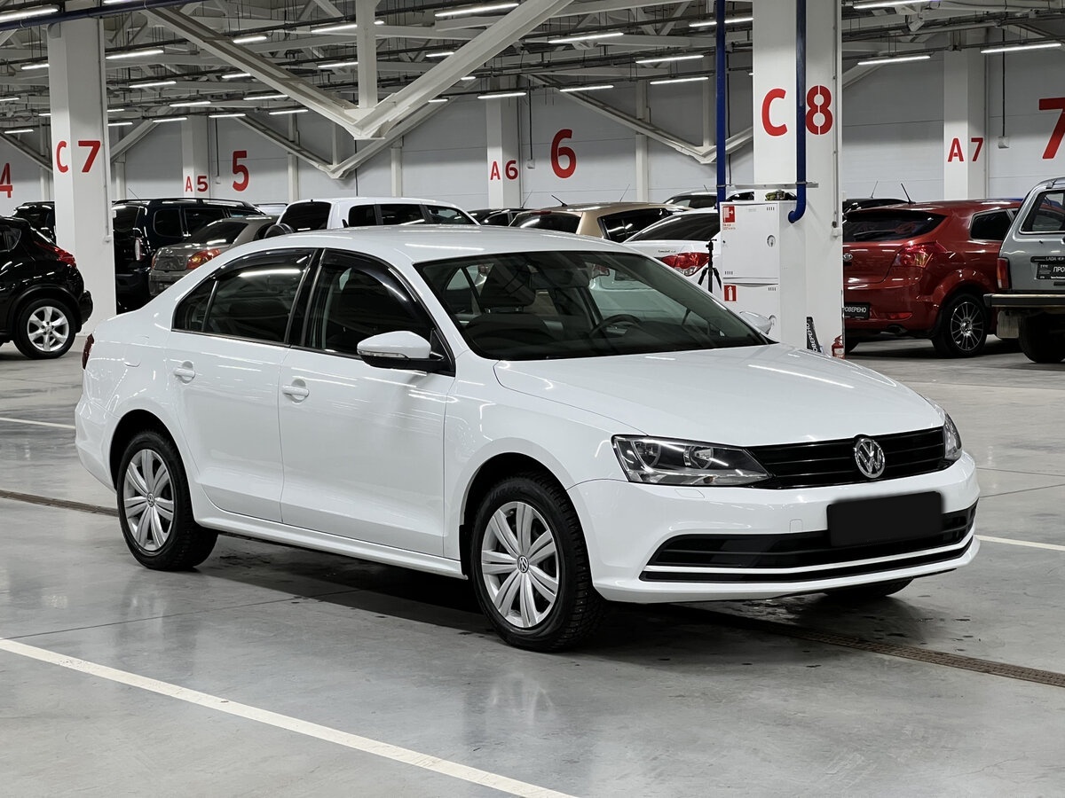 Купить Volkswagen Jetta с пробегом. Фото: #2