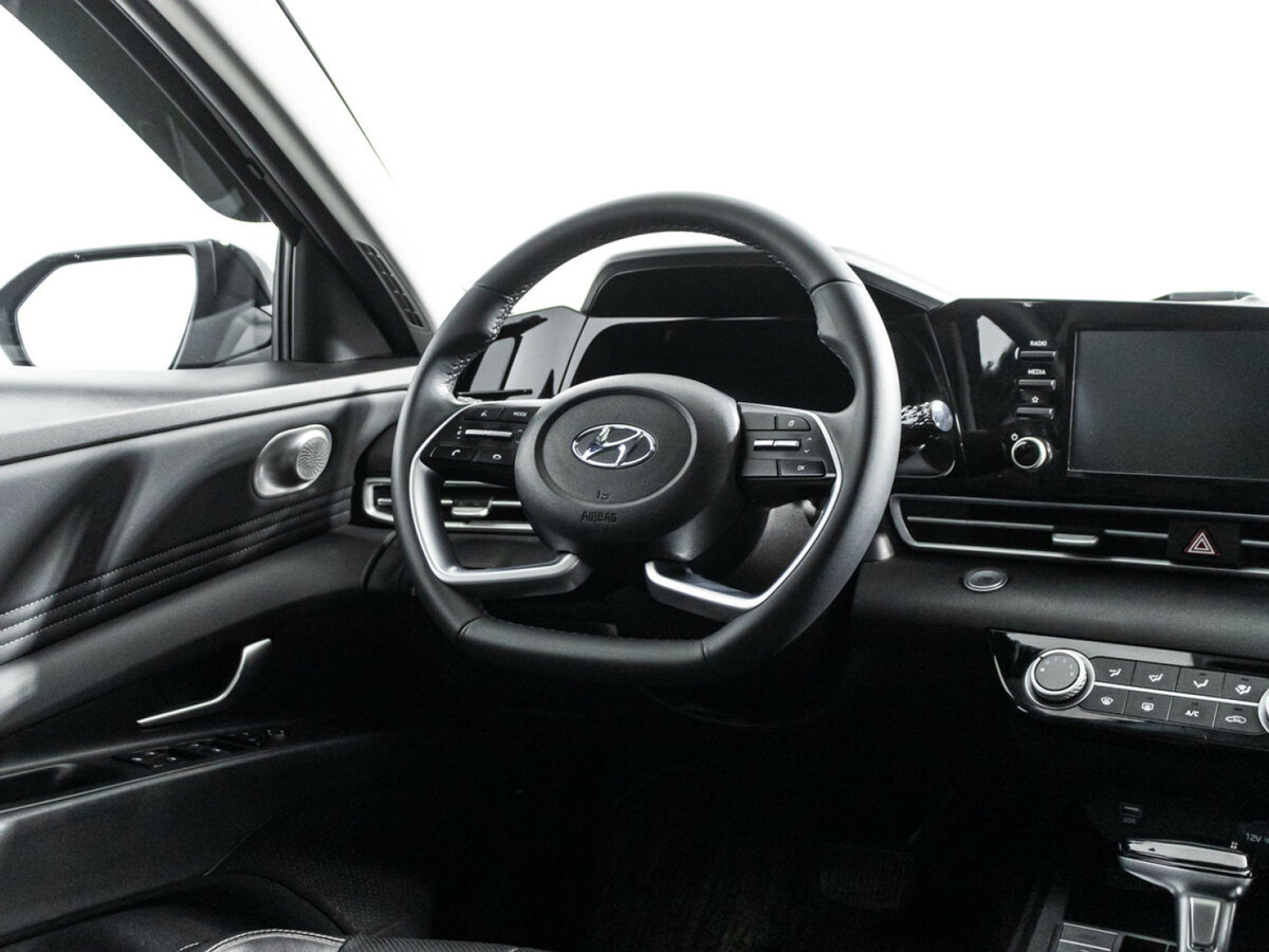 Купить Hyundai Elantra с пробегом. Фото: #18