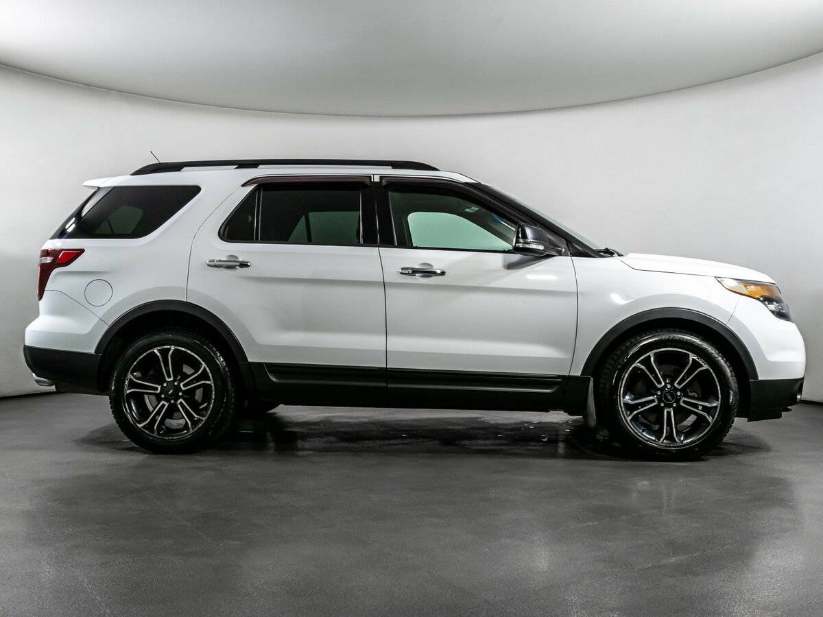 Купить Ford Explorer с пробегом. Фото: #3