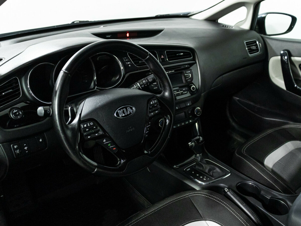 Купить Kia Ceed с пробегом. Фото: #10