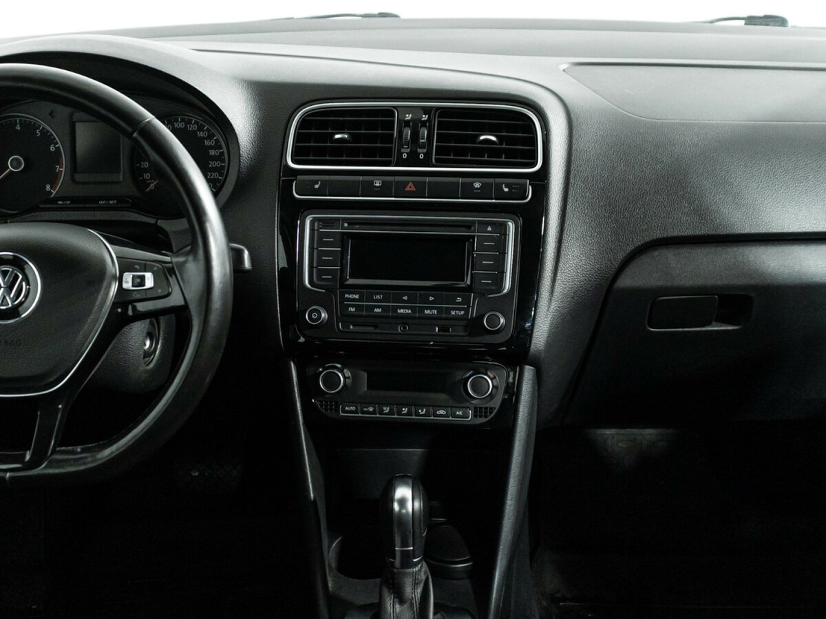 Купить Volkswagen Polo с пробегом. Фото: #13