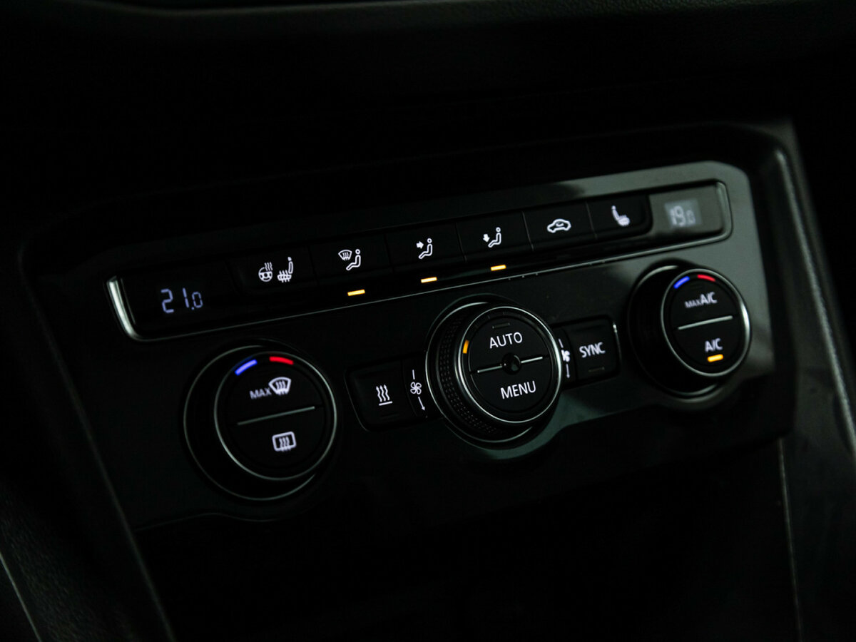 Купить Volkswagen Tiguan с пробегом. Фото: #18