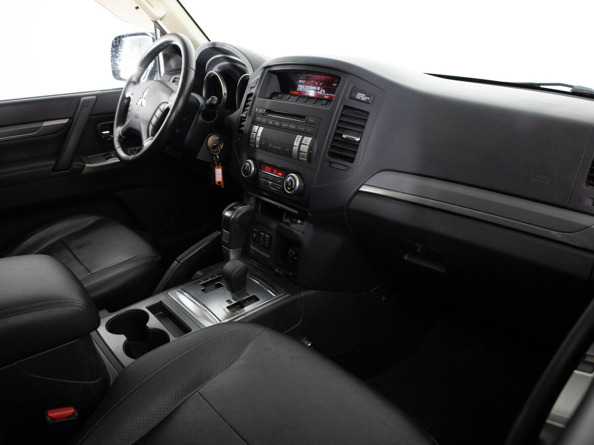 Купить Mitsubishi Pajero с пробегом. Фото: #8