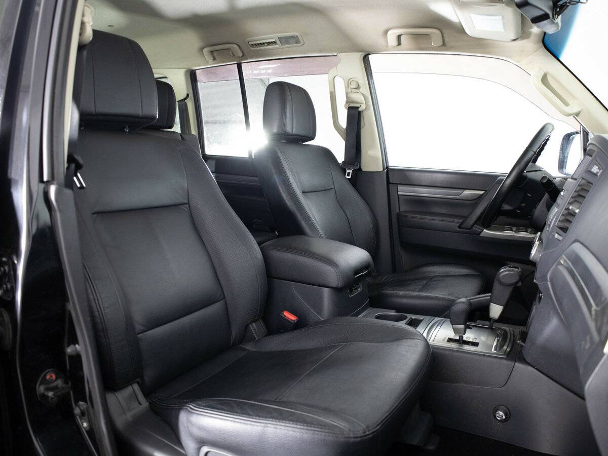 Купить Mitsubishi Pajero с пробегом. Фото: #9