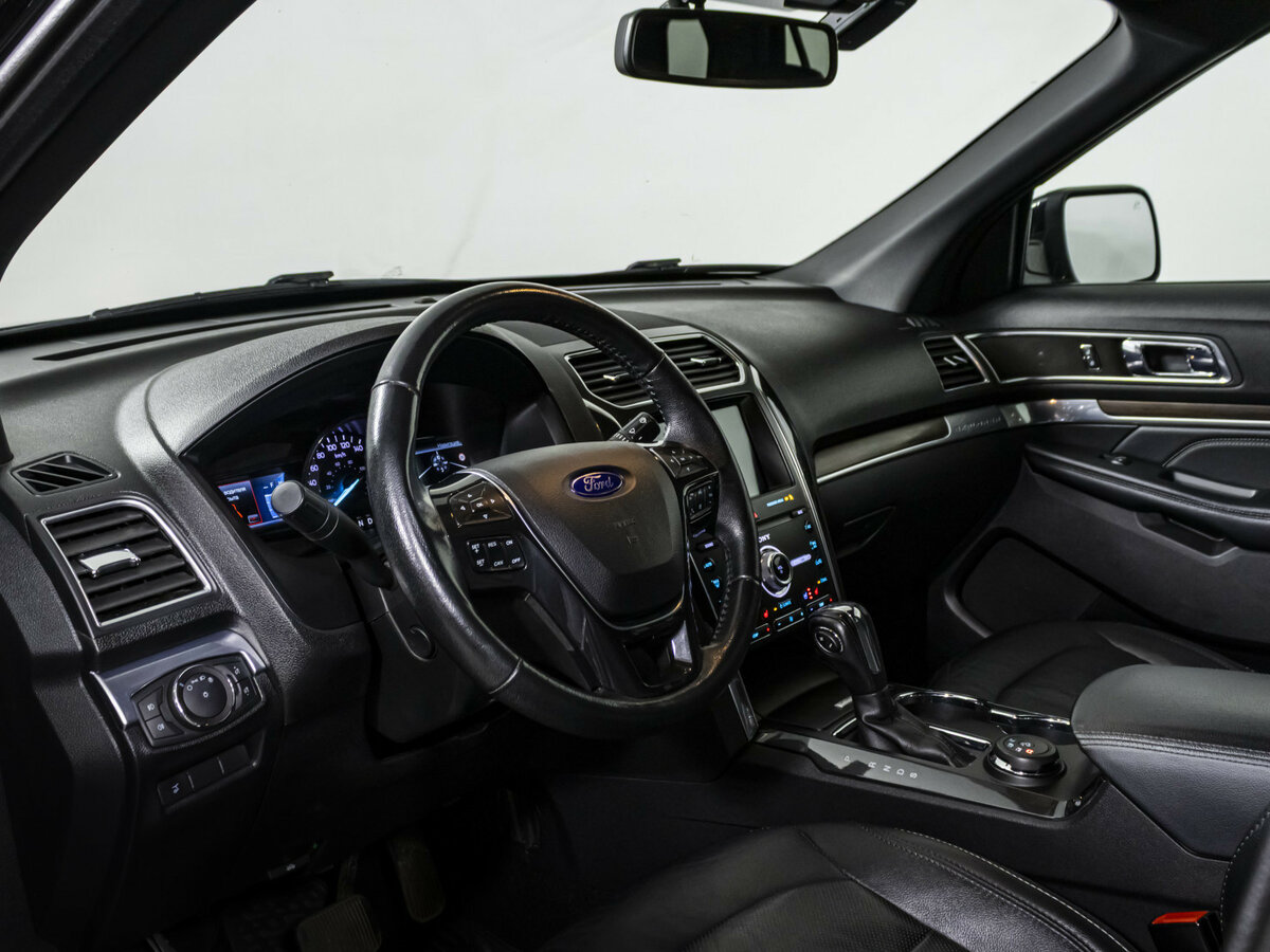Купить Ford Explorer с пробегом. Фото: #7