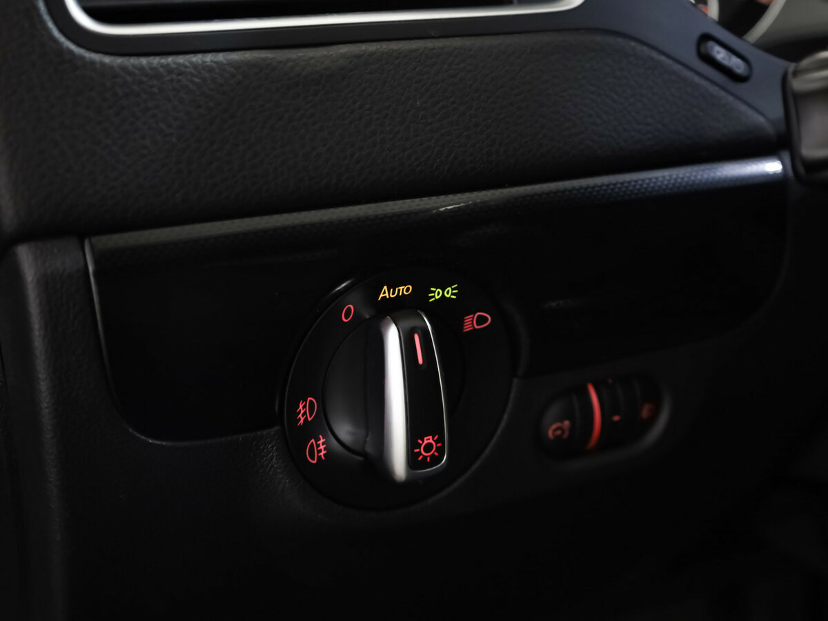 Купить Volkswagen Jetta с пробегом. Фото: #10