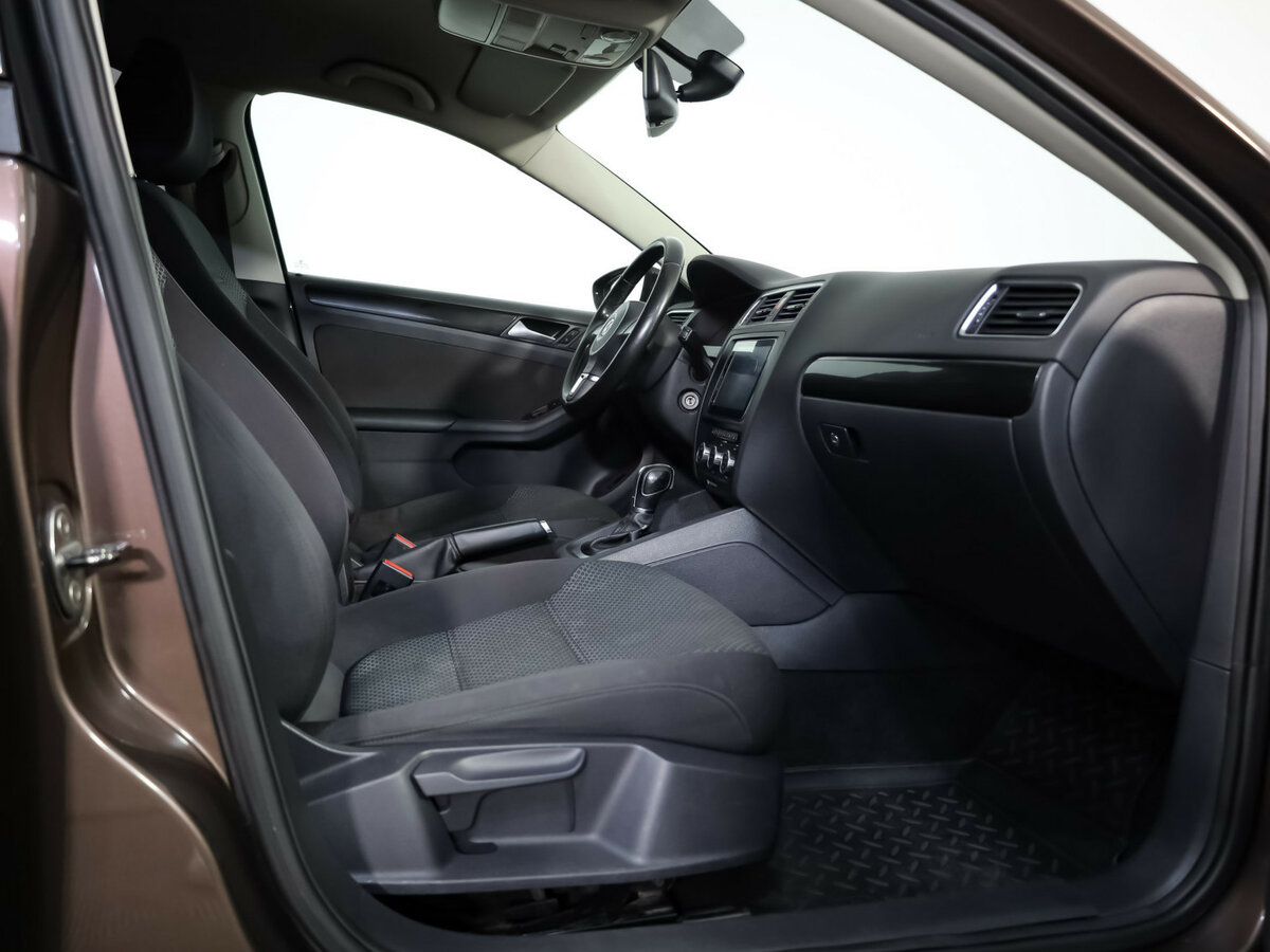 Купить Volkswagen Jetta с пробегом. Фото: #17