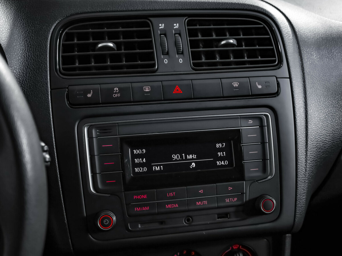 Купить Volkswagen Polo с пробегом. Фото: #10