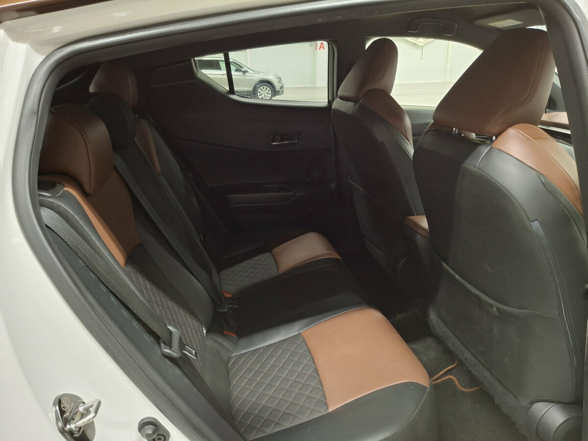 Купить Toyota C-HR с пробегом. Фото: #11