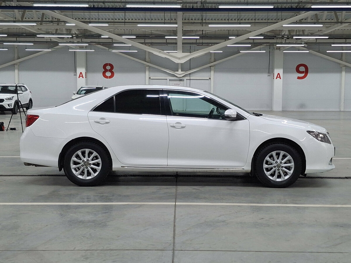 Купить Toyota Camry с пробегом. Фото: #3