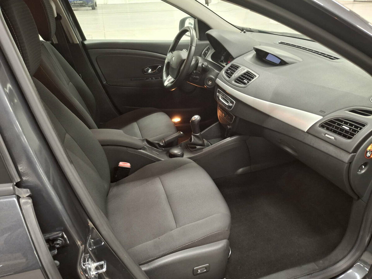 Купить Renault Fluence с пробегом. Фото: #10