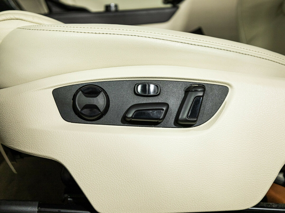 Купить Volkswagen Touareg с пробегом. Фото: #13