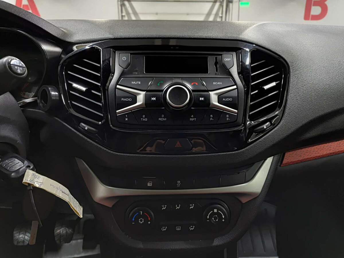 Купить Lada (ВАЗ) Vesta с пробегом. Фото: #13