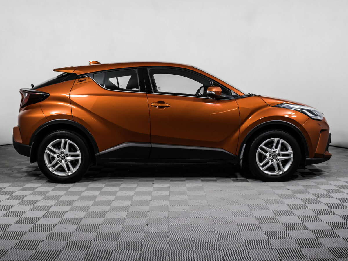 Купить Toyota C-HR с пробегом. Фото: #3