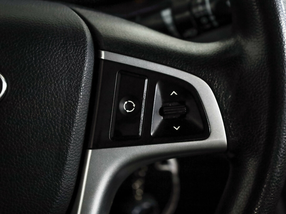 Купить Hyundai Solaris с пробегом. Фото: #11