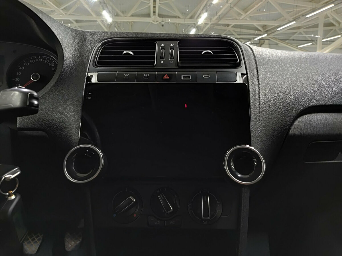 Купить Volkswagen Polo с пробегом. Фото: #14