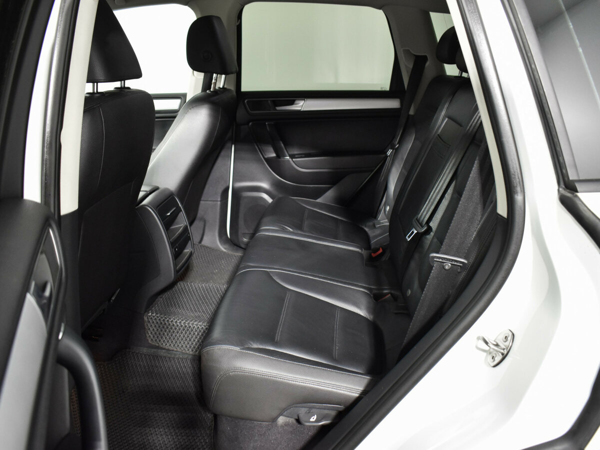 Купить Volkswagen Touareg с пробегом. Фото: #10