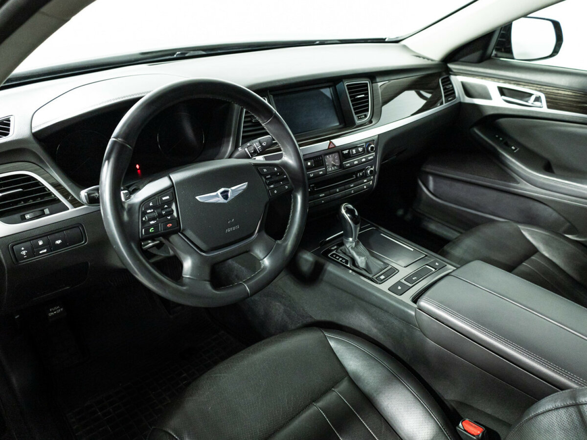 Купить Hyundai Genesis с пробегом. Фото: #8