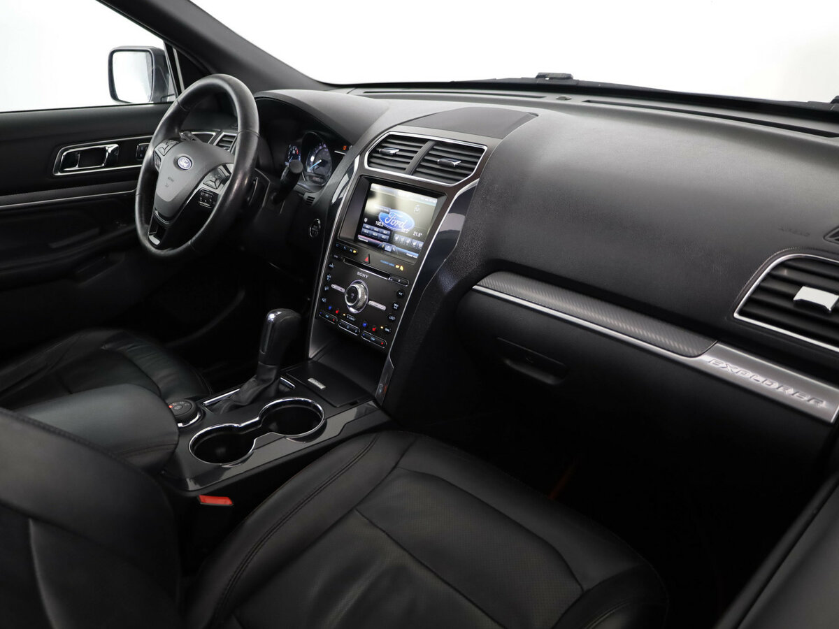 Купить Ford Explorer с пробегом. Фото: #18