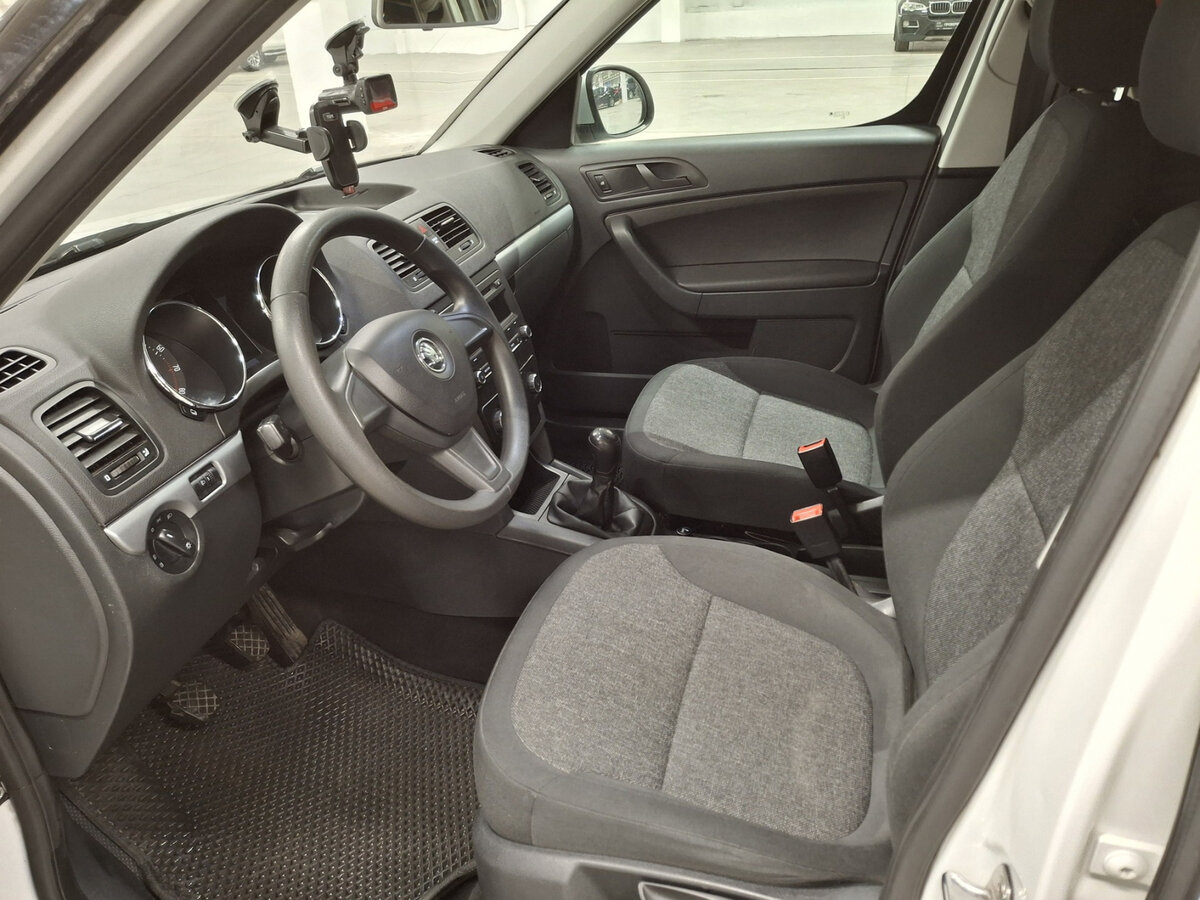 Купить Skoda Yeti с пробегом. Фото: #14