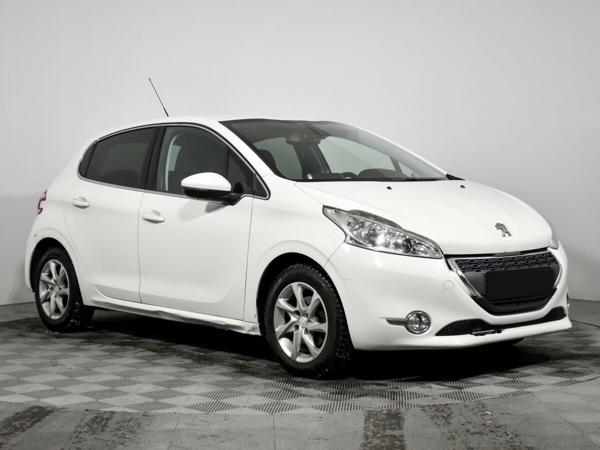 Купить Peugeot 208 с пробегом. Фото: #2
