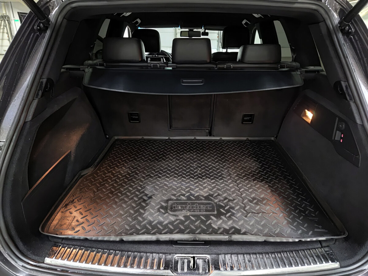 Купить Volkswagen Touareg с пробегом. Фото: #9