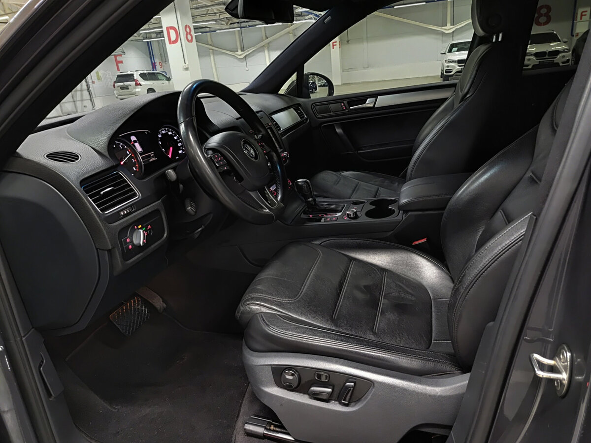 Купить Volkswagen Touareg с пробегом. Фото: #15