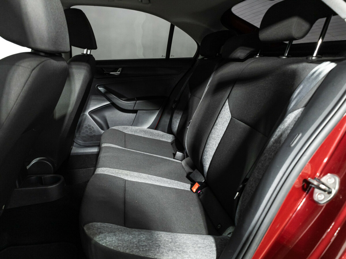 Купить Skoda Rapid с пробегом. Фото: #8