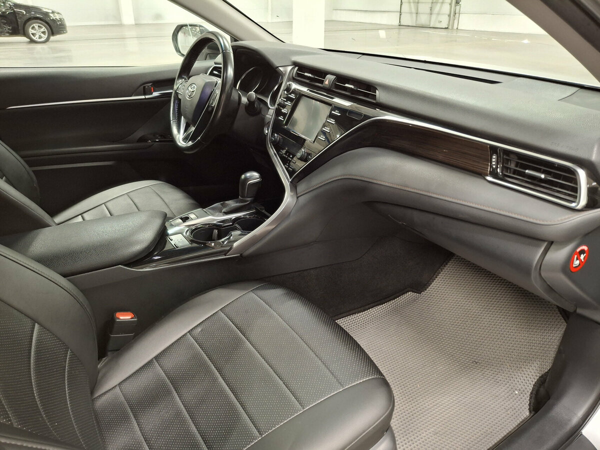Купить Toyota Camry с пробегом. Фото: #9