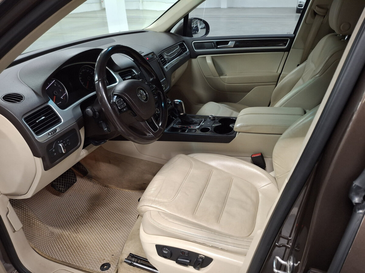 Купить Volkswagen Touareg с пробегом. Фото: #15